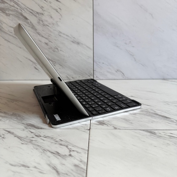 Apple iPad 4th Gen 16GB Wi-Fi Tablet w/ Anker Bluetooth Keyboard Charger + Case - Picture 5 of 9